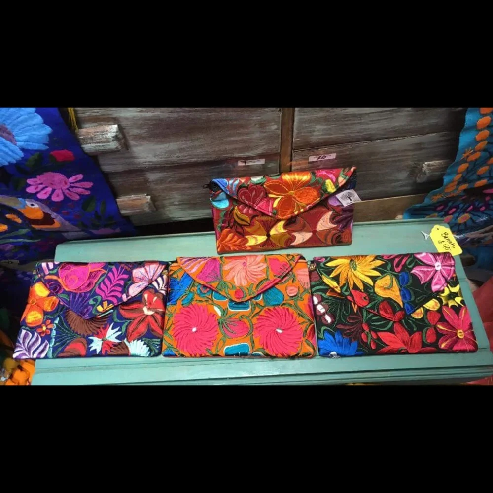 Varias - Picture 2 of 7